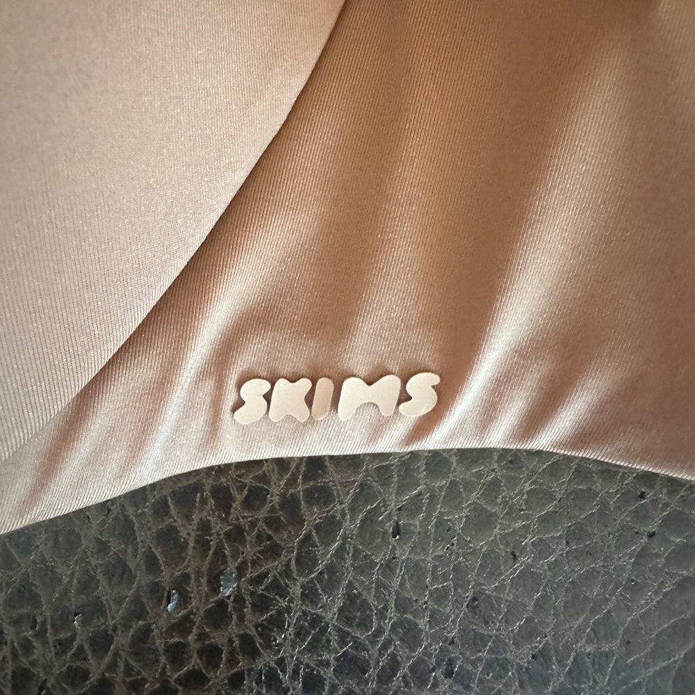 NEW without tags. SKIMS Nude Bra - Picture 3 of 3